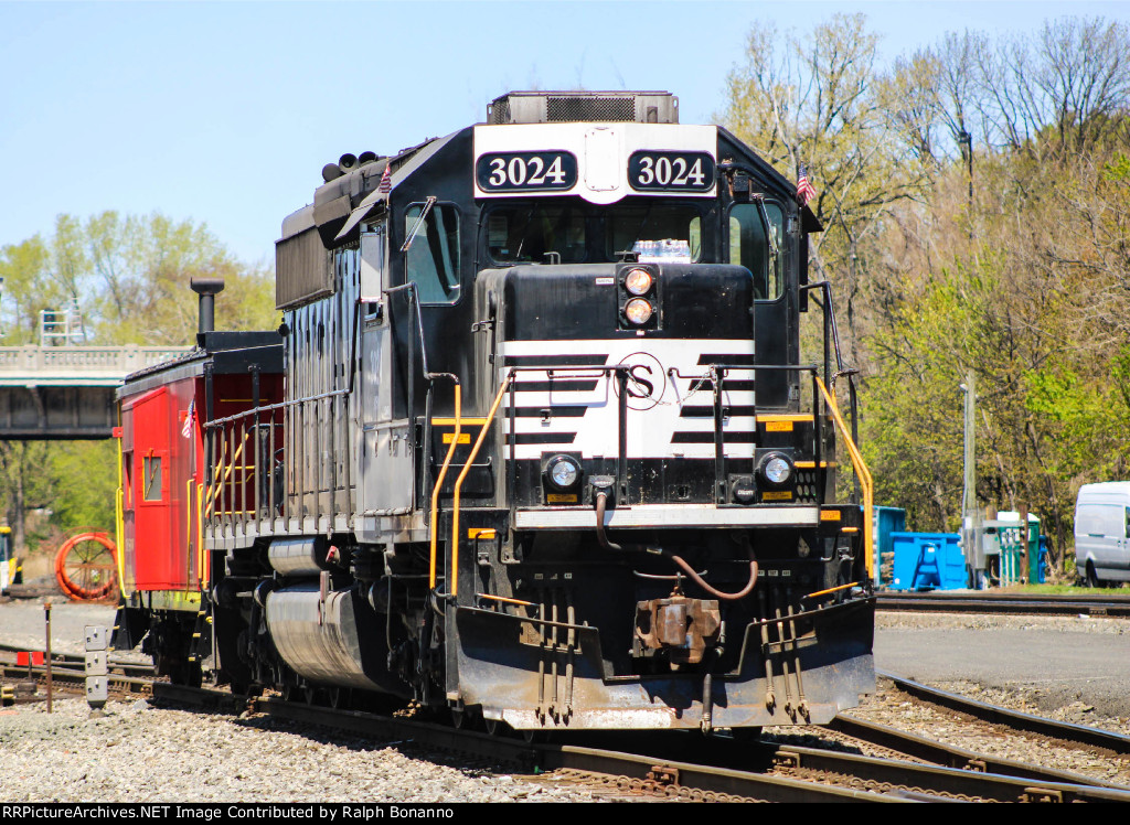 WS-1 with 3024 about to shove caboose 0121 on to the service track after use 